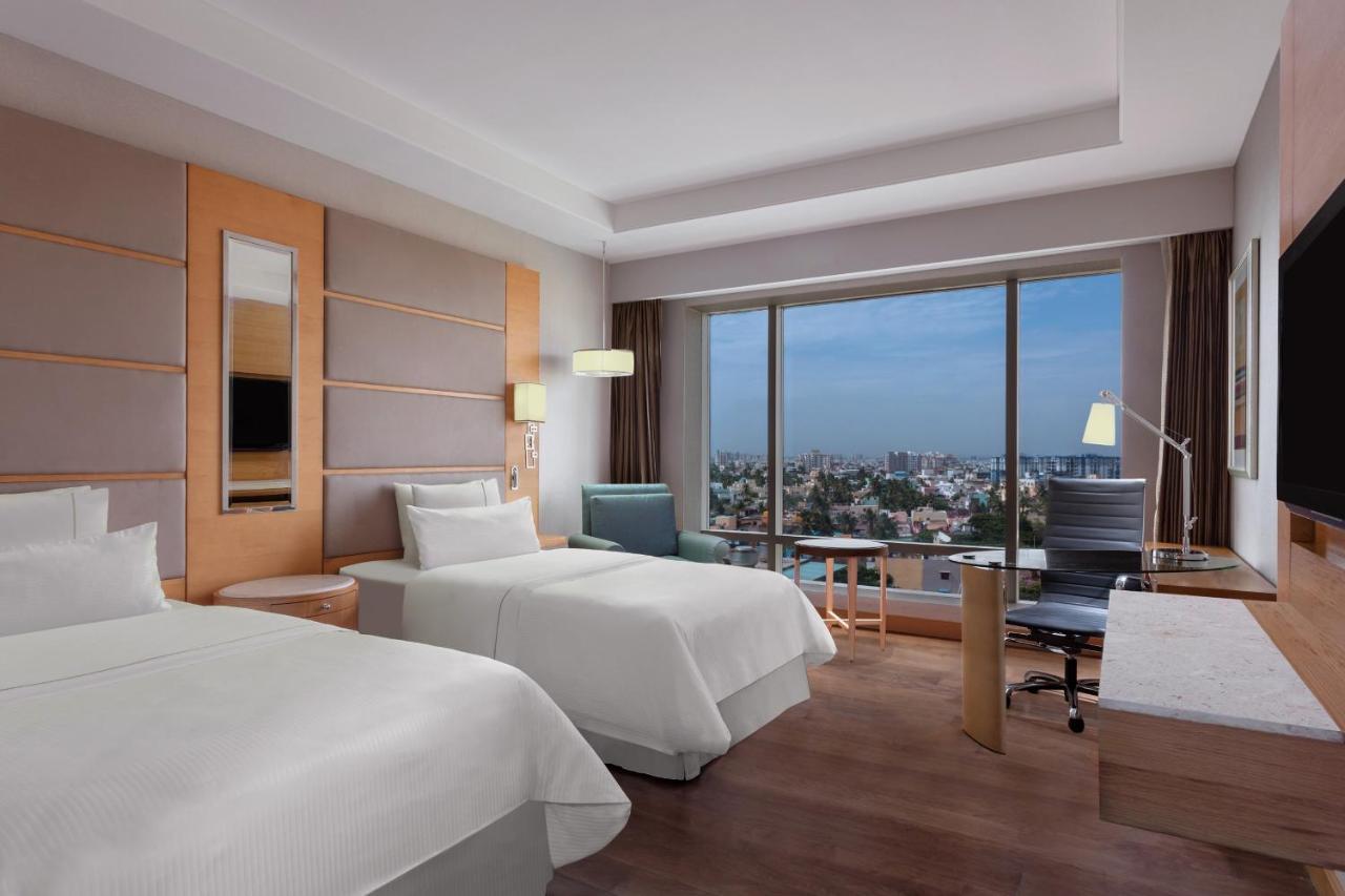 Executive Twin Guest Room with Executive Lounge Access